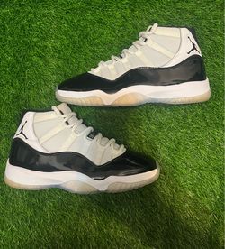 Jordan 11 “Concord” size 9.5
