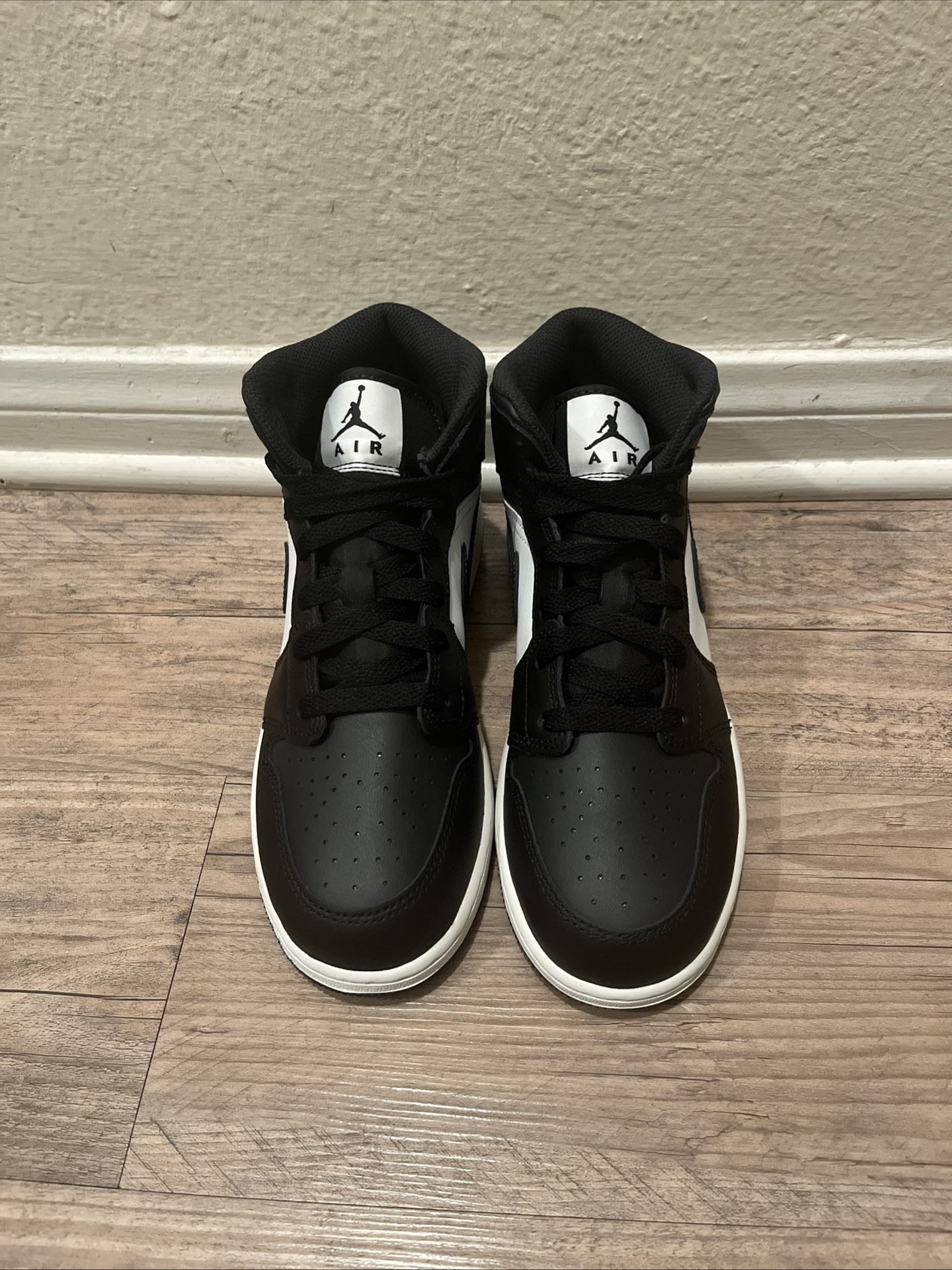 New Air Jordan 1 Mid ‘Black/Off Noir’ GS Size 6.5Y