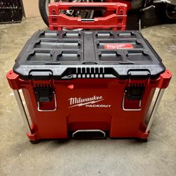 Milwaukee PACKOUT 22" Rolling Tool Box (Low Profile Handle, New) 