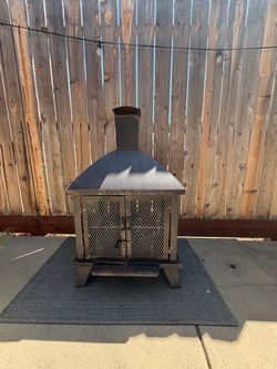Outdoor fireplace
