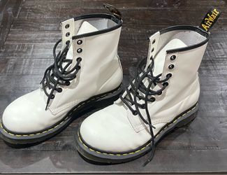 Women’s Doc Martin Boots Size 8