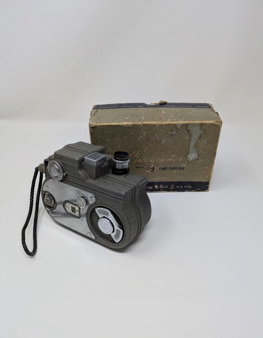 Vintage Cinemaster II 8mm Film Universal Camera Corporation Model G-8 (untested)