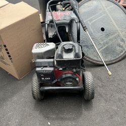 Pressure washer/with attachments