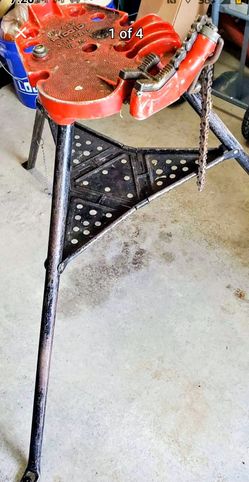 Used Ridgid Vise with Cutter and Dies 1/2 -1-1/4".