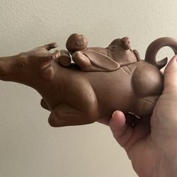 Chinese Yixing Clay Oxen  Teapot 