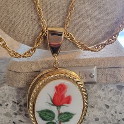 VINTAGE NECKLACE WITH LOCKET 24" LONG 