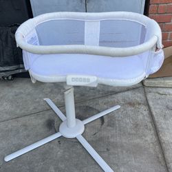 1 GOOD USED HALO BASSINEST SWIVEL SLEEP VERY CLEAN $50 SOLD AS IT IS PICKUP ONLY