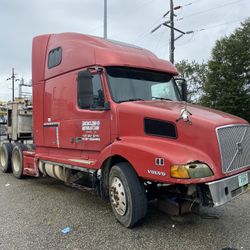 Volvo Truck   Needs Repair 