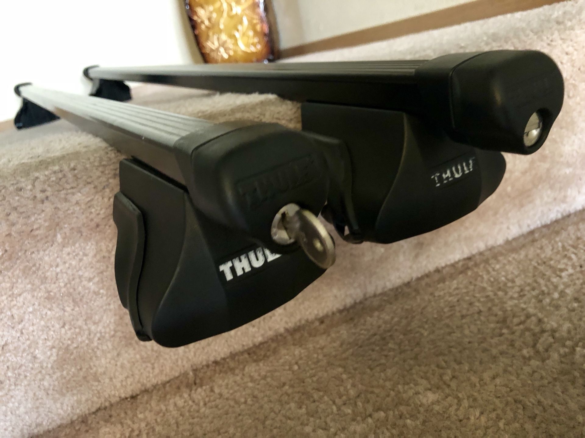 Thule 751XT Roof Rack 45” Crossbars With Locks