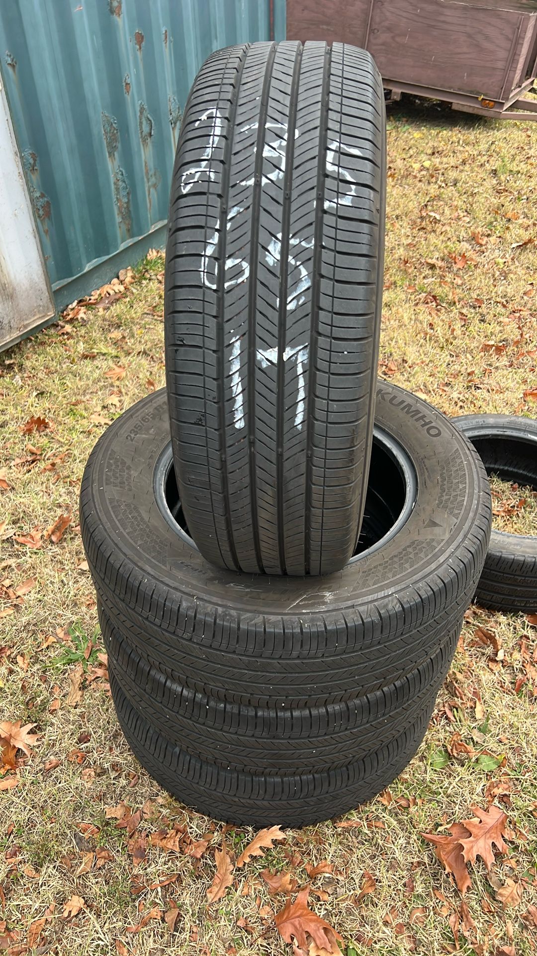 4-235/65/17 Kumo