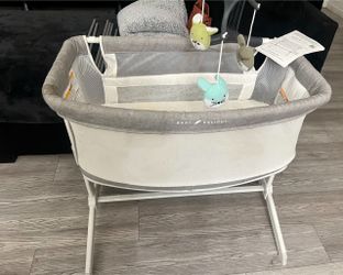 Baby Delight Bedside Bassinet – Adjustable Height