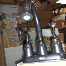 Bathroom Faucets Jacuzzi vallymede Oil Rubbed Bronze 2 handle 4 in Centerset jacuzzi vallymede NEW Oil Rubbed Bronze
New several quantities available 