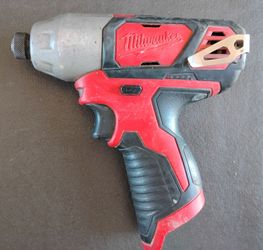 Milwaukee M12 1/4" impact  driver