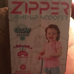 Zipper Scooter Lights Up ( New)