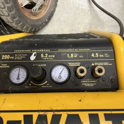 Dewalt 4.5 Gallon Air Compressor 