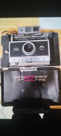 VINTAGE 1967 POLAROID 250 LAND CAMERA
