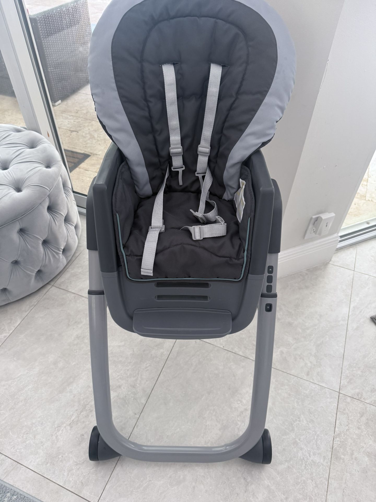 Graco DuoDiner DLX 6-in-1 Convertible High Chair, Infant to Toddler Booster & Youth Stool, Adjustable Height & Recline, Easy Clean Tray Insert
