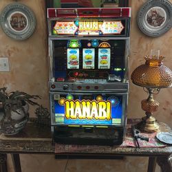Slot machine with Coin Very Good Condition