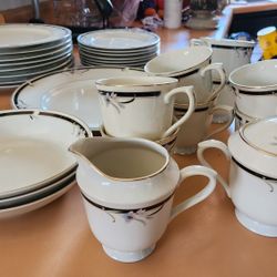 Sango Regency Collection Fine Ivory China, Japan Vintage Dinnerware.