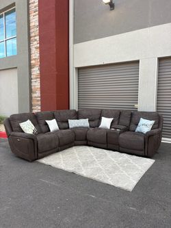 *Like New* Immaculate 3pc Sectional Sofa with Electric Recliners (Free Delivery 🚚)