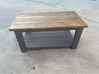 Outdoor/indoor coffee table