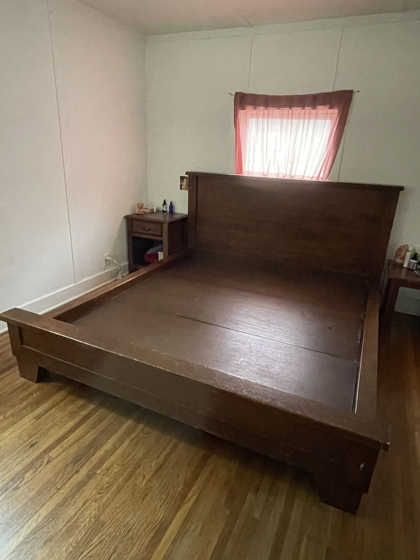 Pottery Barn Sumatra II Bed Cal King, Mahogany stain