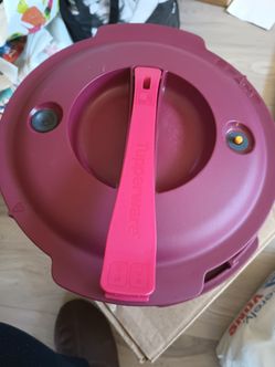 TUPPERWARE PRESSURE COOKER