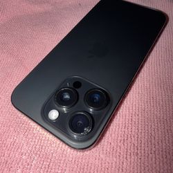 iPhone 16 pro 256g unlocked (camera cracked) 