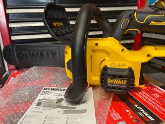 DEWALT 20V MAX  CORDLESS  CHAINSAW # DCCS621  new out the box never used (((TOOL ONLY)))