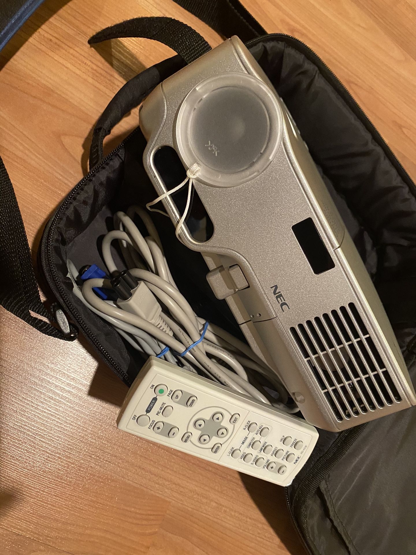 NEC NP40 2200 Lumens DLP XGA Multimedia Projector W/Remote