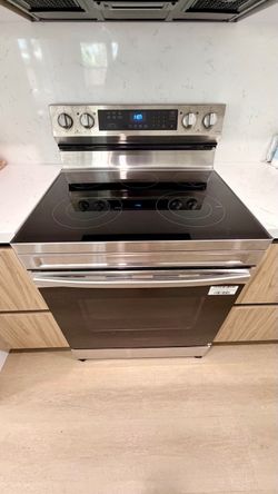 NEW Samsung 30-in Glass Top 5 burners 6.3-cu ft Freestanding Electric Range