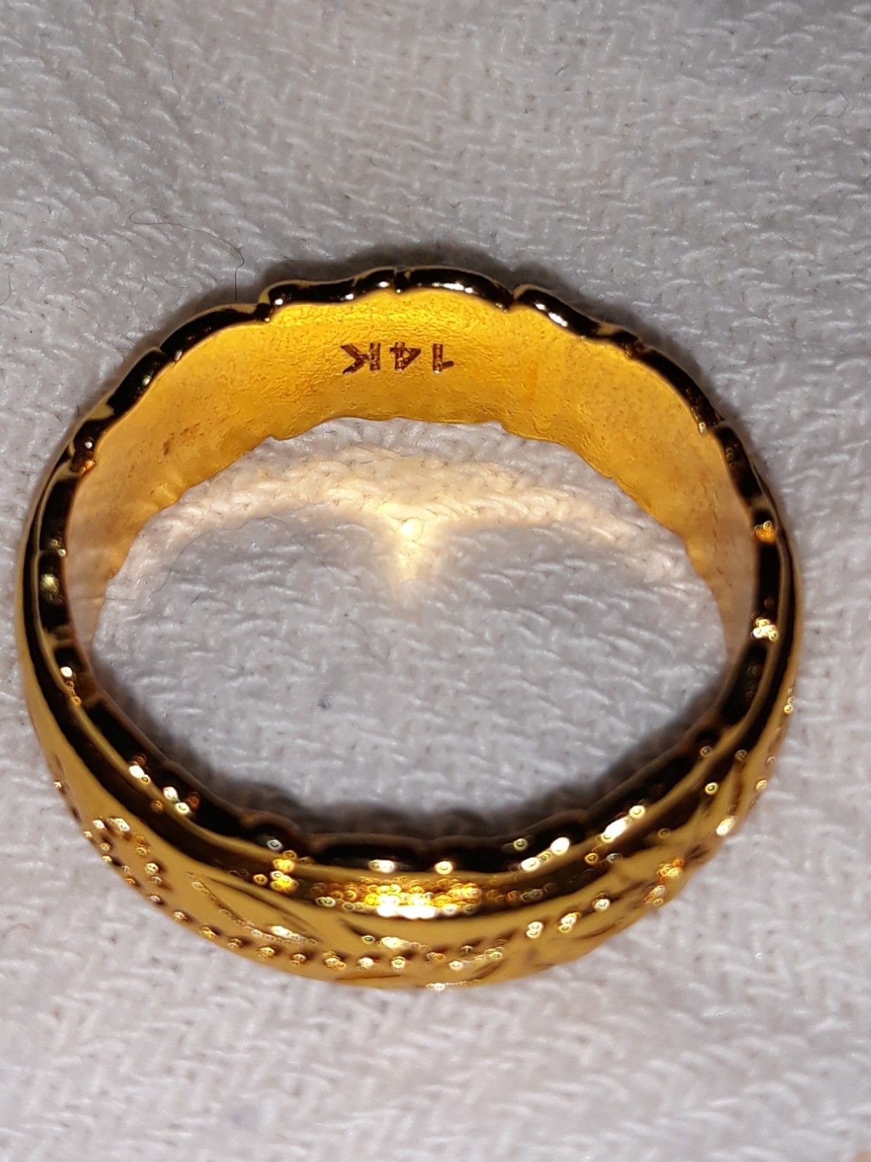 Beautiful 14k yellow gold ring
