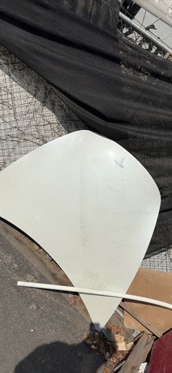 2023 Tesla model Y hood