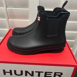 NEW Hunter Original Waterproof Black Chelsea LOW Rain Boots (Women’s Size 6)- $65