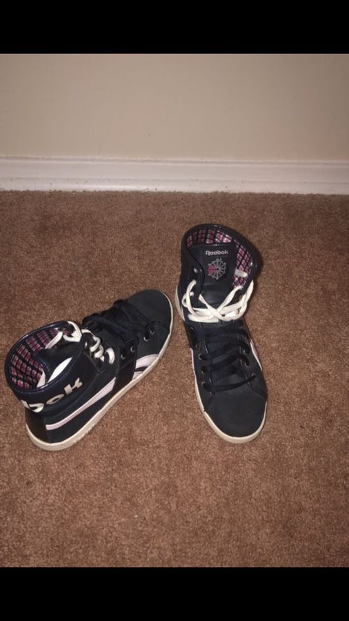 Reebok sneakers size 7