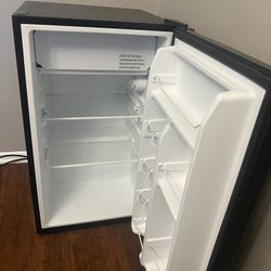 Mini Fridge Galanz 