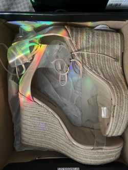 Fashionnova Wedged Size 8