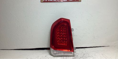 2015-2020 Chrysler 300 left tail light (1CC)