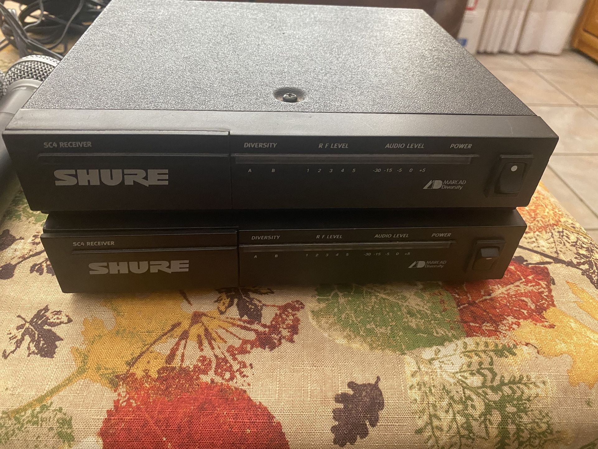 Lots Of 2 Shure Wireless Microphones In Beautiful Working Condition