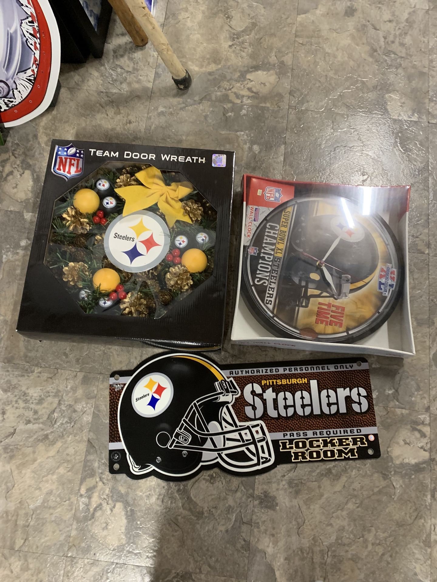 Steeler Wreath And Clock