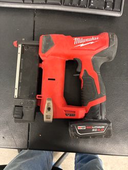 Milwaukee M12 Cordless Pin Nailer