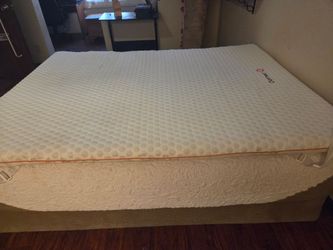 Dormer queen mattress topper 26th st and Greenway