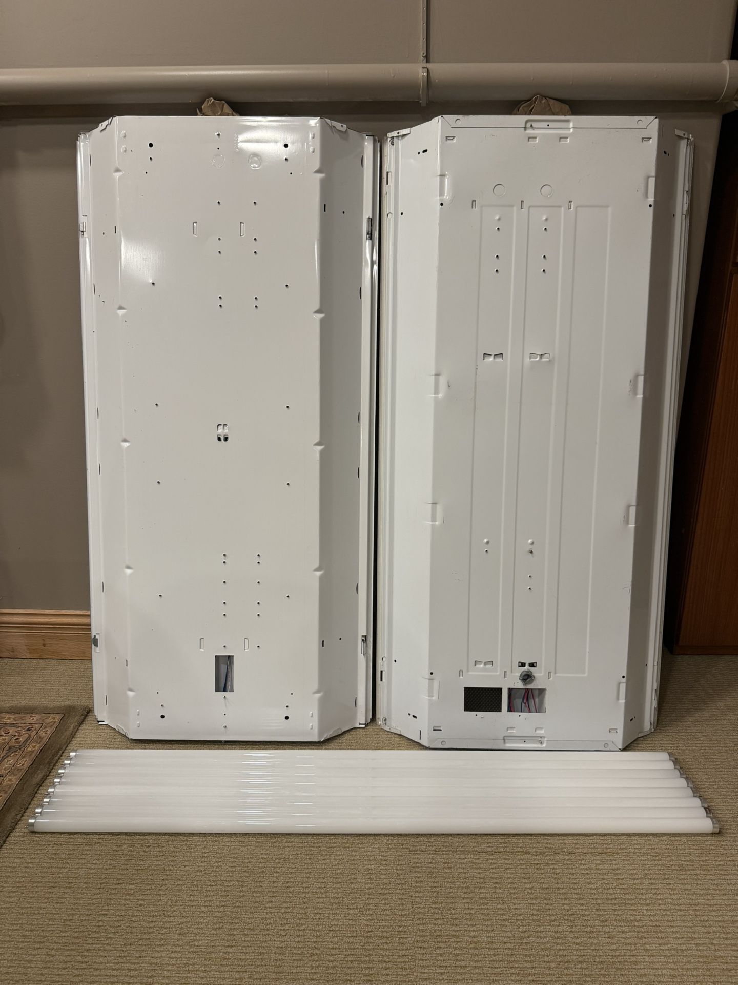 Fluorescent Light Fixtures