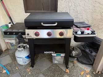 Daytona 4-Burner Propane Gas Grill 36 in. Flat Top Griddle in Black with Stainless Steel Lid