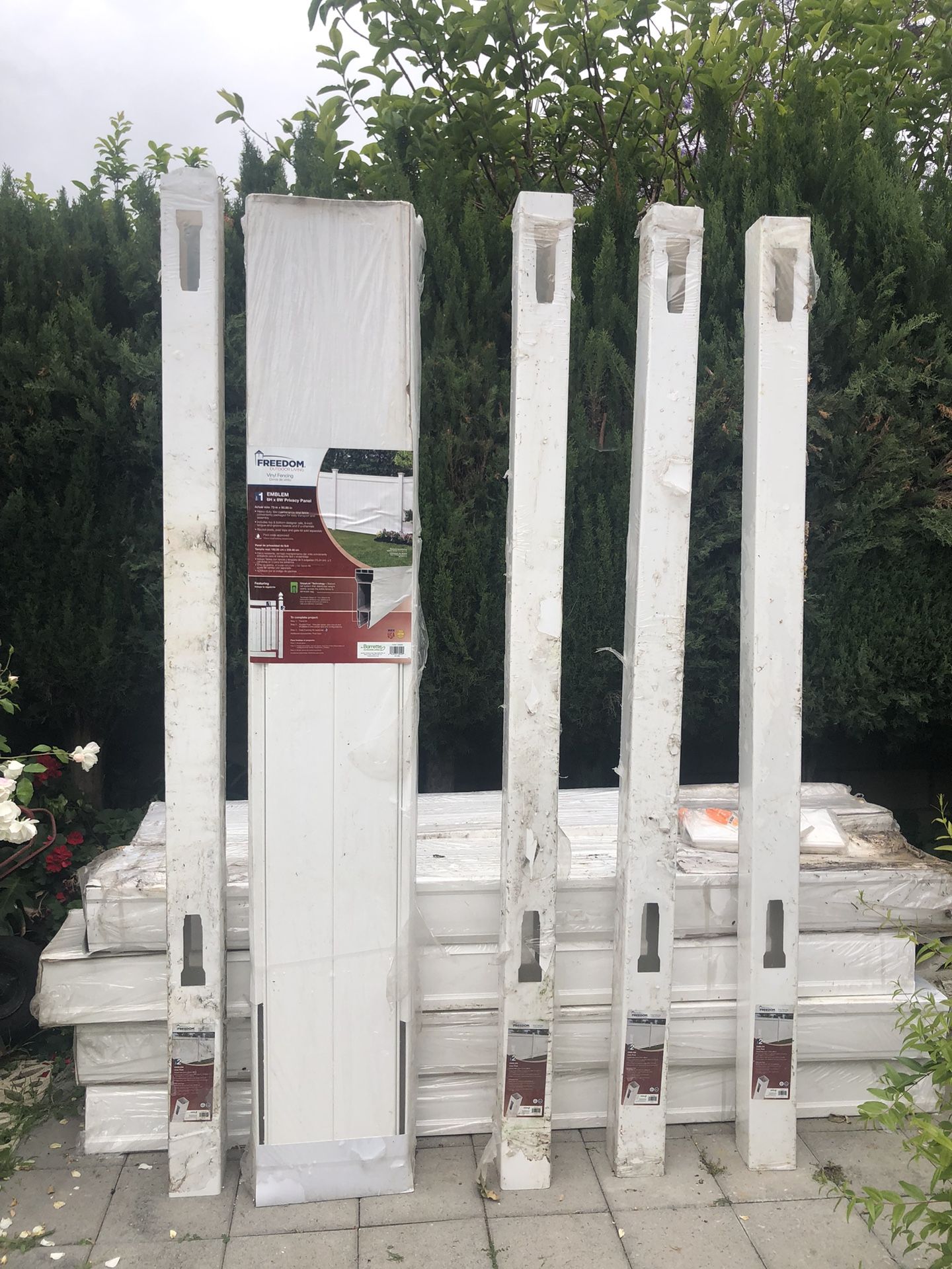 Freedom Vinyl Fencing White ( Lowes)……