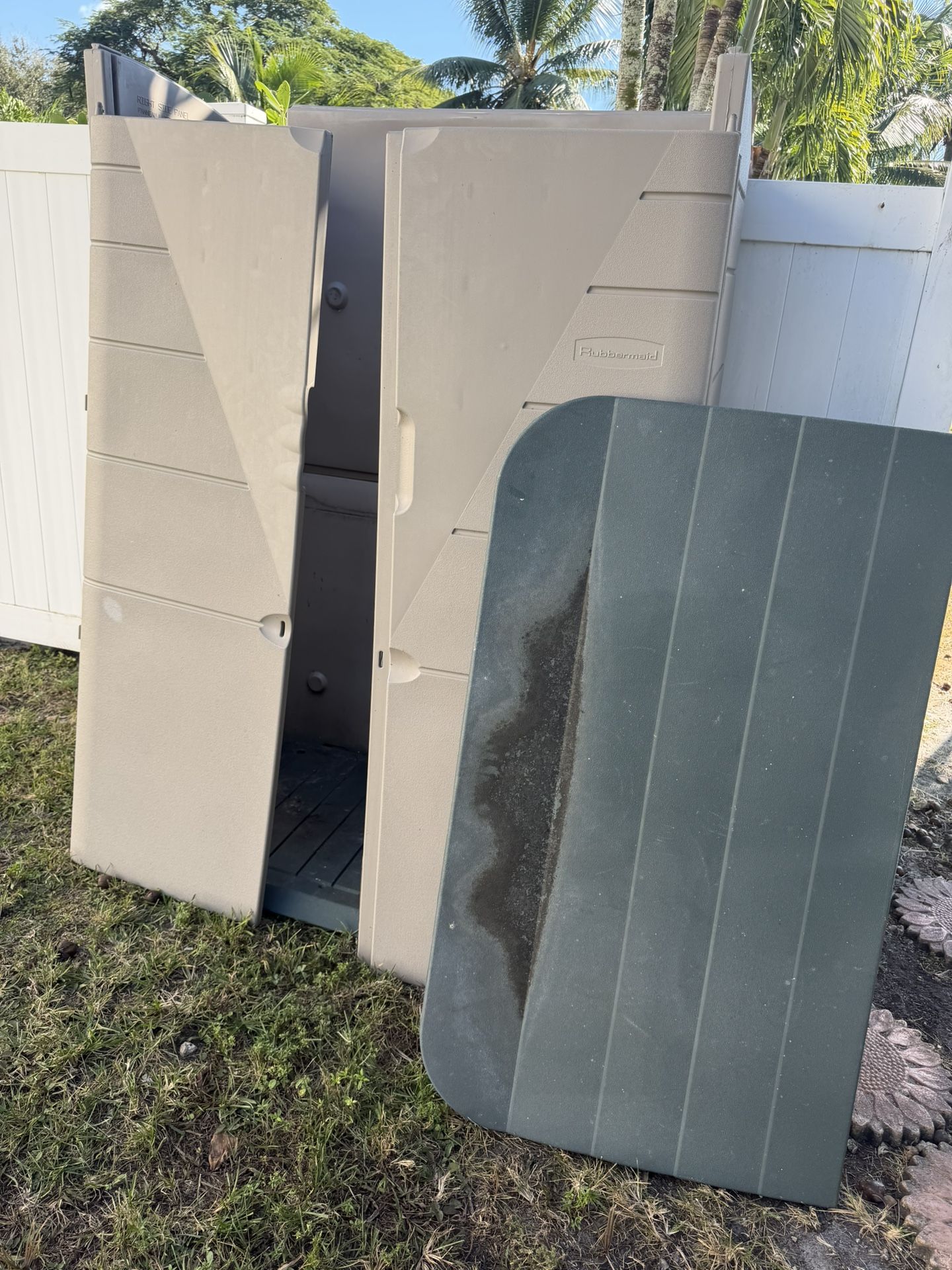 Rubbermaid Outdoor Heavy Duty Resin Storage Shed