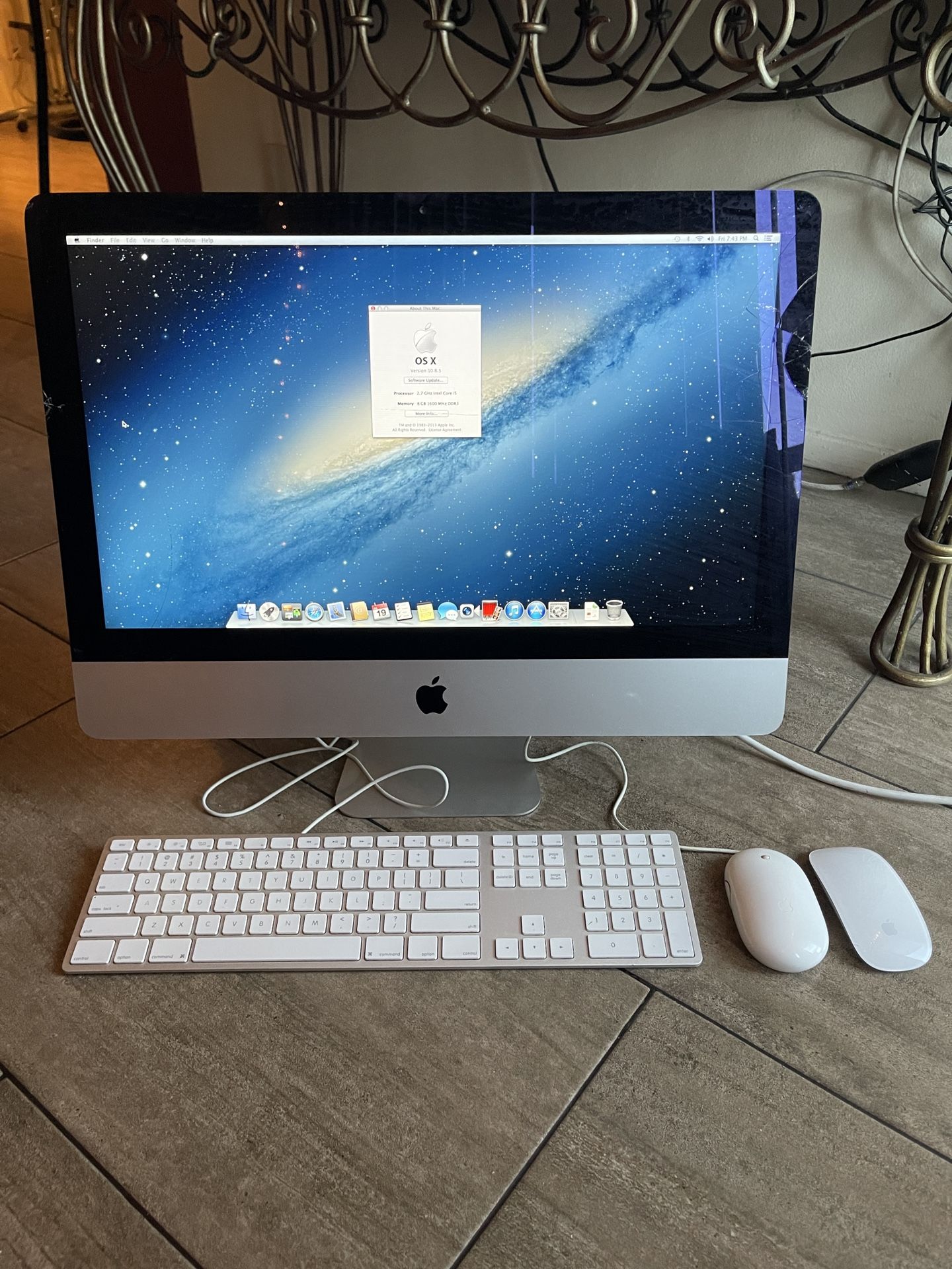 iMac OS X 2013 (Screen Cracked)