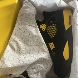 Air Jordan Retro 4 THUNDER