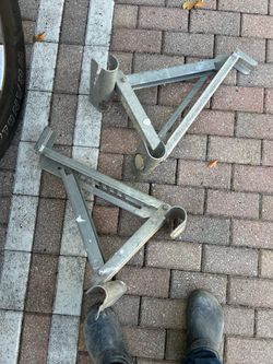 Ladder jacks