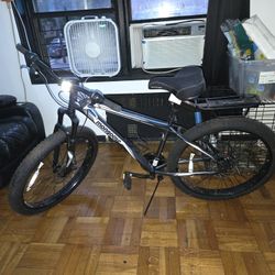 MOUNTAIN BIKE FOR MEN USED Mongoose 27.5" Hondo 21 Speed Disc Brake Lightweight Mens BIG FAT TIRE Rugged Mountain Bike.